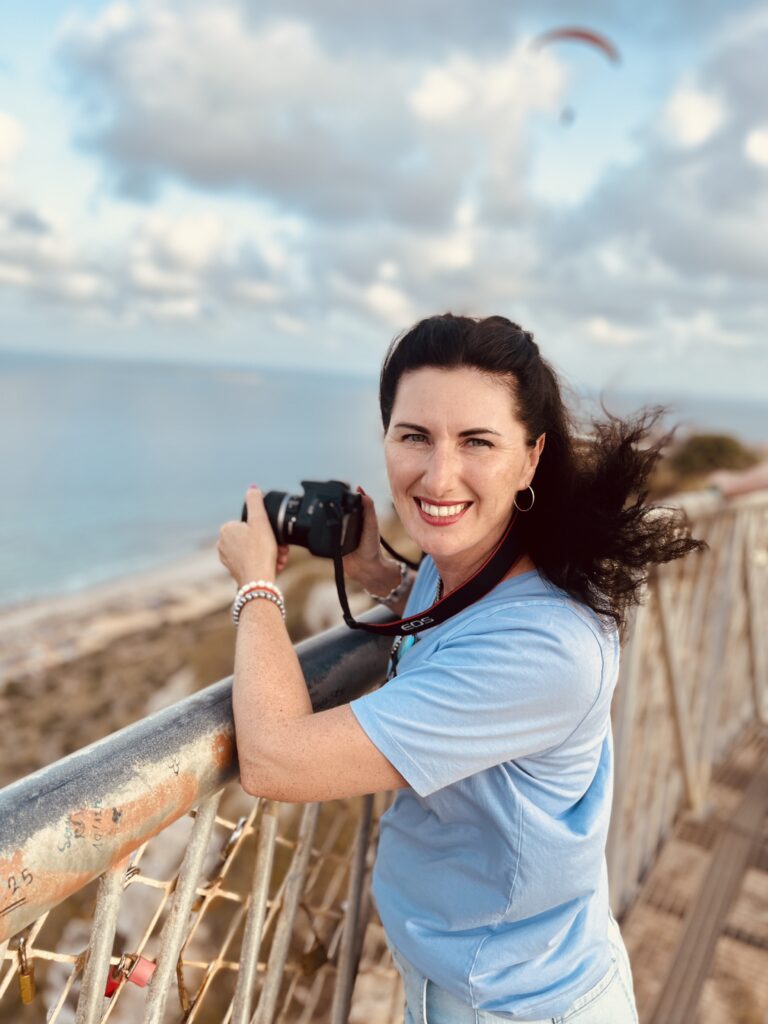 Ирина — визуальный редактор и дизайнер проекта SpainTrevel. Отвечает за стиль, эстетику и оформление контента.