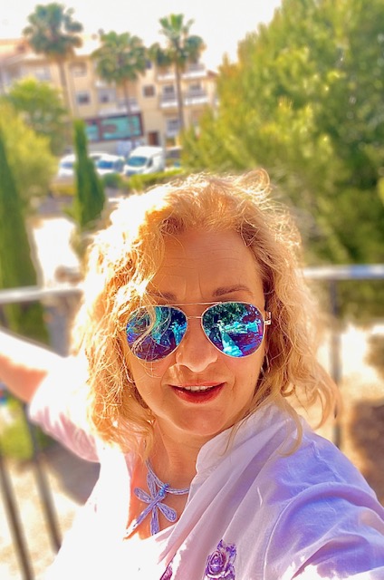 Ирина Михайловна — контент-ассистент и исследователь проекта SpainTrevel. Проверяет факты, собирает материалы и помогает адаптировать тексты для читателей.