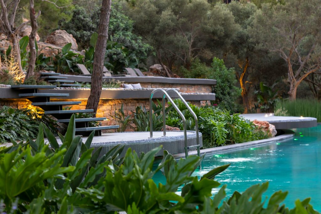 термальные источники Арчена в Мурсии, горячие минеральные бассейны среди зелени Испании